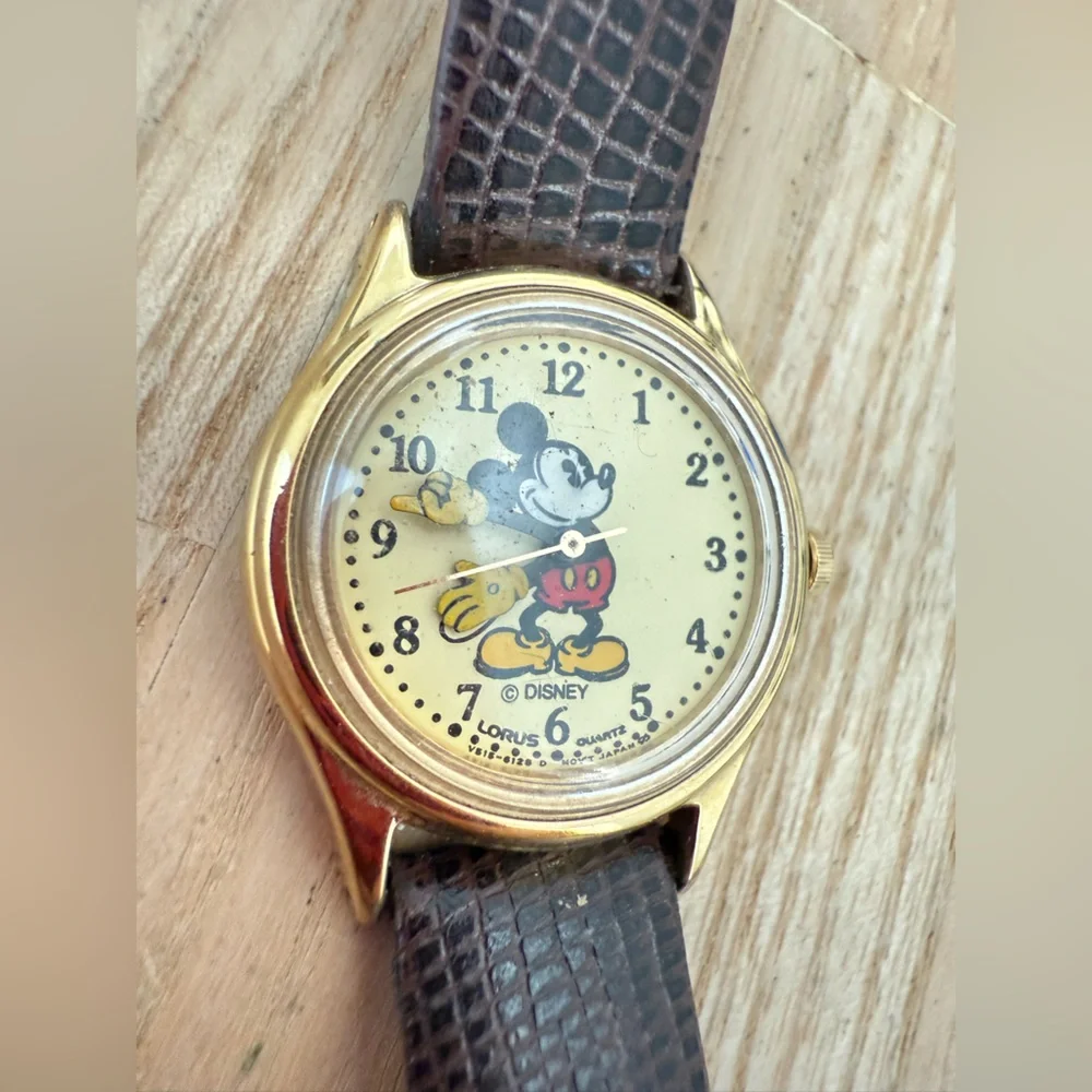 Vintage Lorus Disney Mickey Mouse ladies leather watch NEW BATTERY